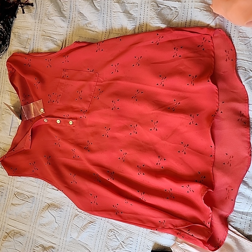 Sleeveless shirt
